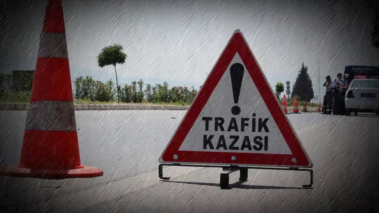 Diyarbakır'da kamyonet ile motosiklet çarpıştı: Bir ölü, bir ağır yaralı