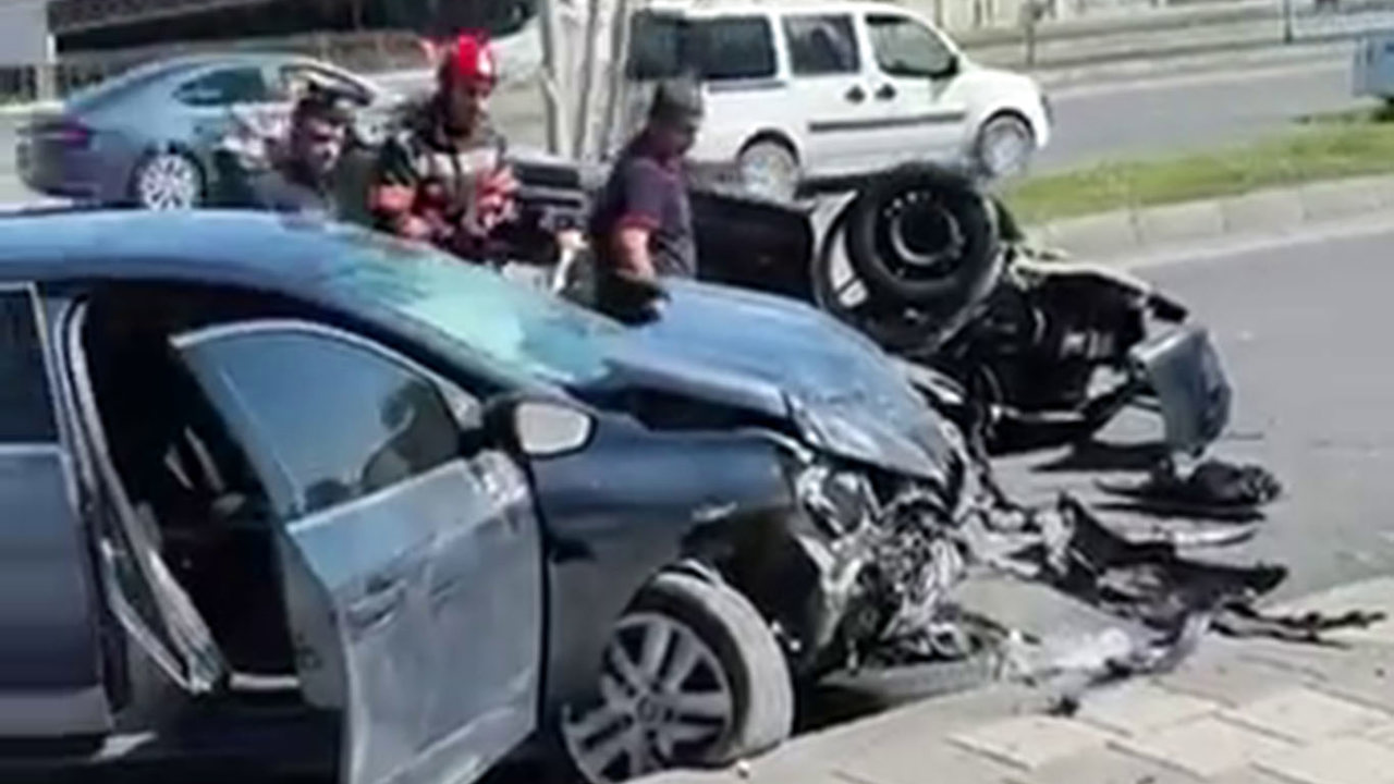 Malatya'da iki otomobil çarpıştı: 3 yaralı
