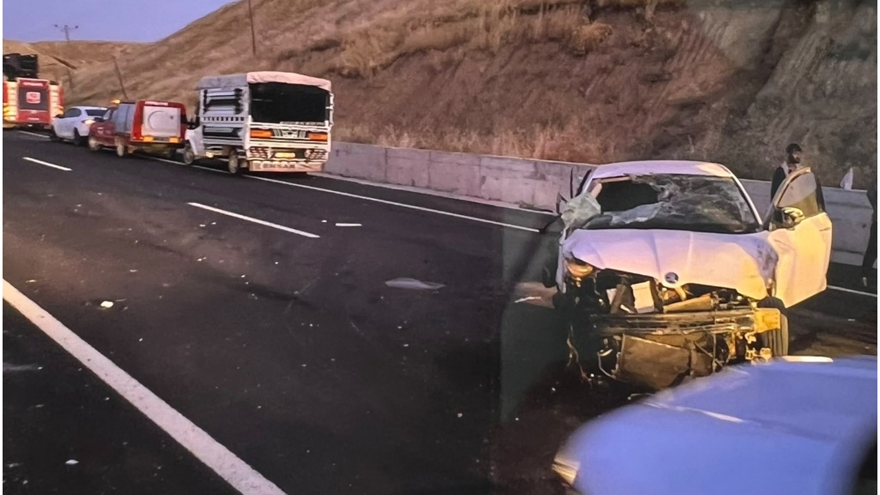 İşçileri taşıyan araç kaza yaptı: 2’si ağır 4 yaralı