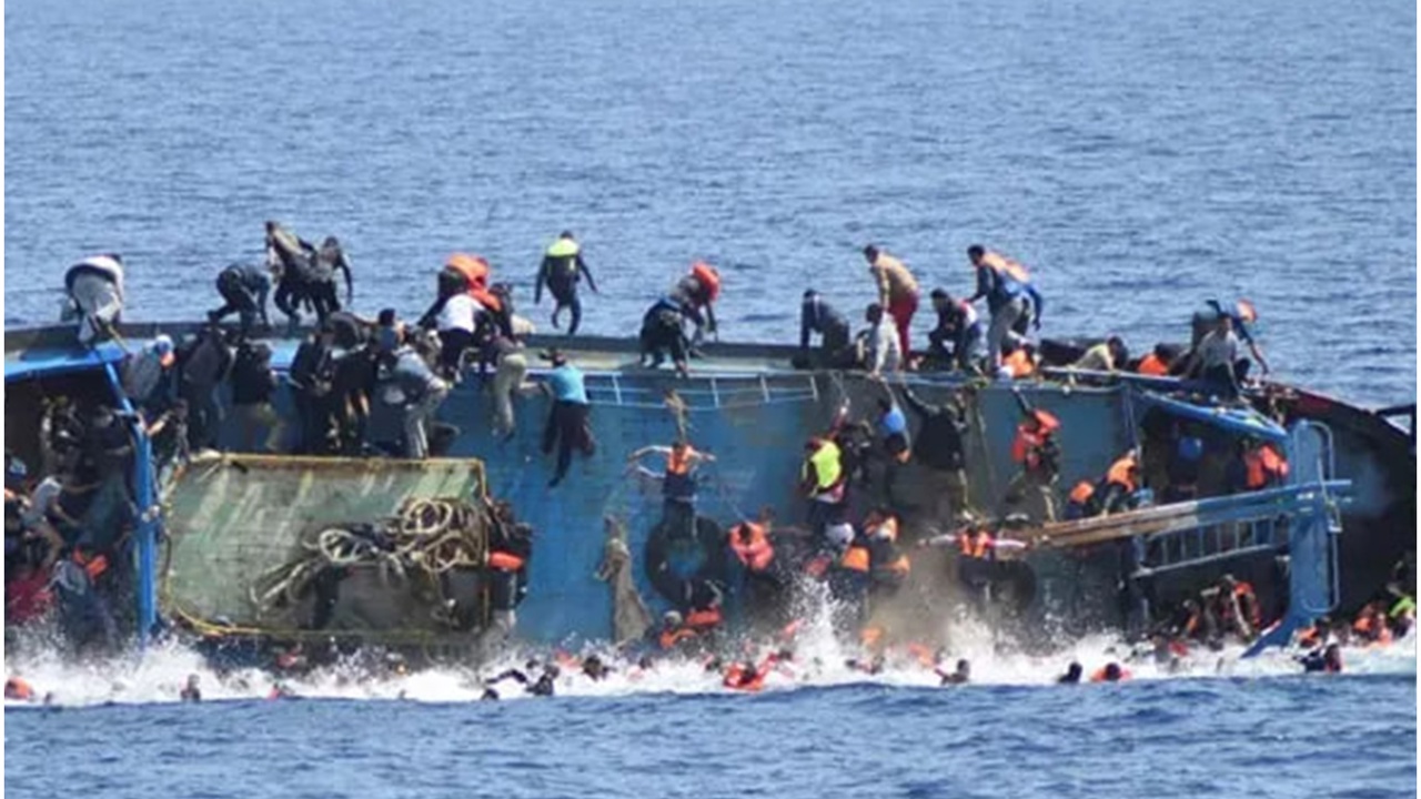 Tunus açıklarında göçmen teknesi battı: 13 kişi kayıp