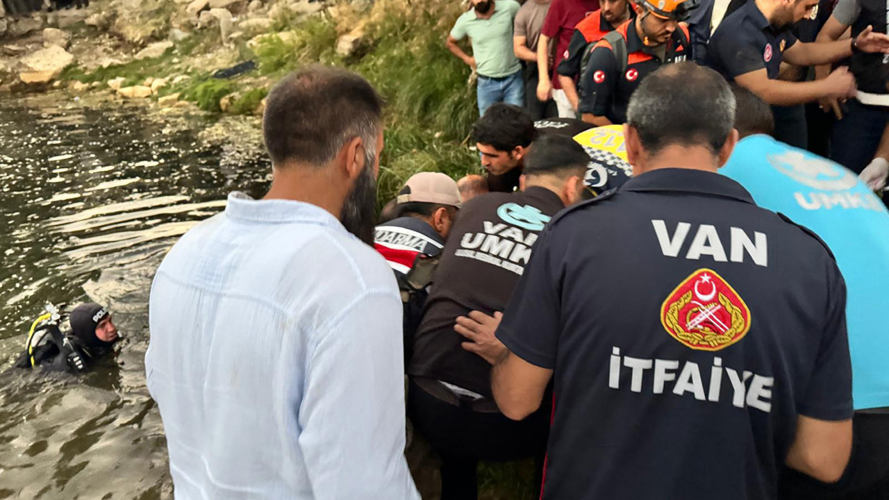 Van'da suya düşen oğlunu kurtarmak isteyen baba boğuldu