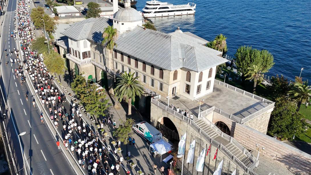 Yeşilay Yarı Maratonu, yüzlerce kişinin katılımıyla gerçekleşti