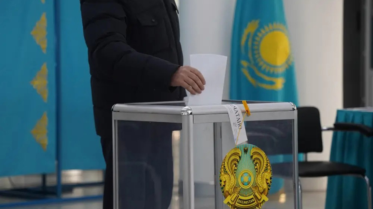 Kazakistan'da tek meclisli Kurultay'ın ilk seçimi yapılıyor