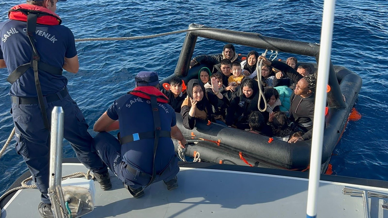 Muğla açıklarında 40 düzensiz göçmen kurtarıldı