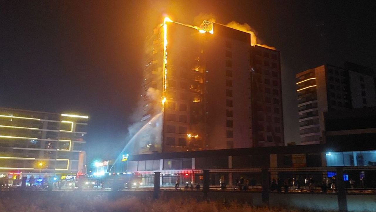 Diyarbakır’da plazada yangını: İtfaiyenin müdahalesi devam ediyor