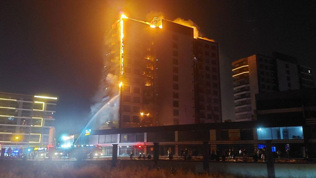 Diyarbakır Valisi Zorluoğlu: 3'ü itfaiye eri, 2 bina sakini olmak üzere 5 kişi yangından etkilendi