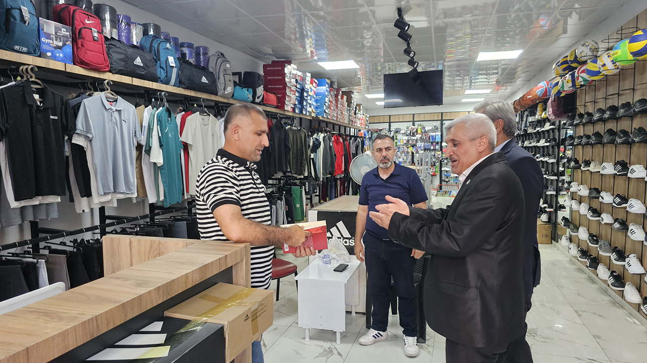 HÜDA PAR Cizre İlçe Teşkilatı "Mevlid-i Nebi" münasebetiyle esnafa siyer kitabı dağıttı