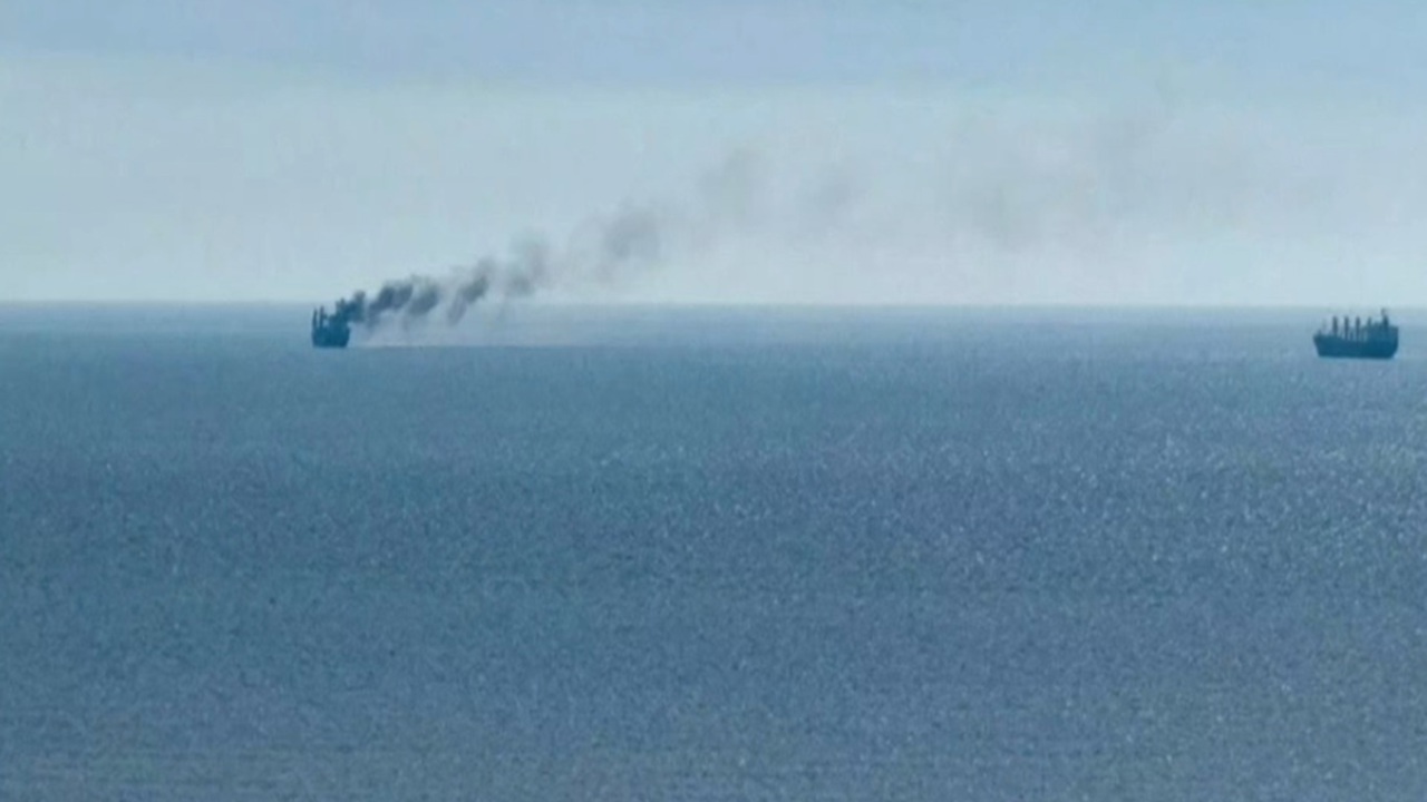Rus ordusu Odessa’da kuru yük gemisini vurdu