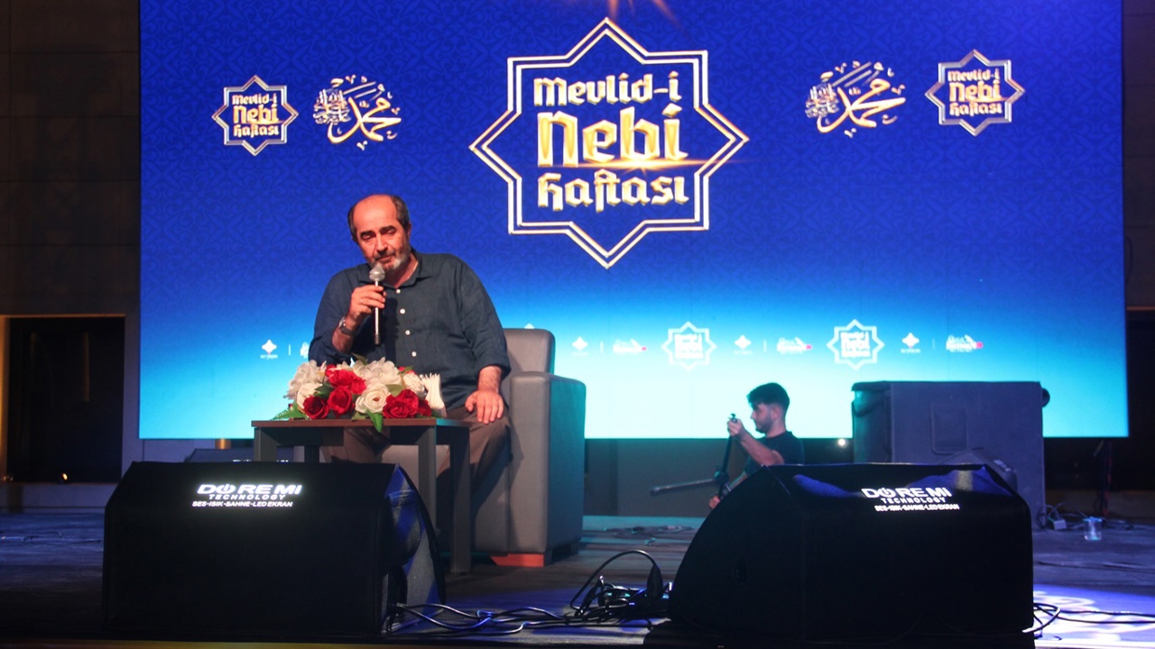 Yazar Demirbağ: Biz ona benzemek, sünnetine uymak için zorlanırız