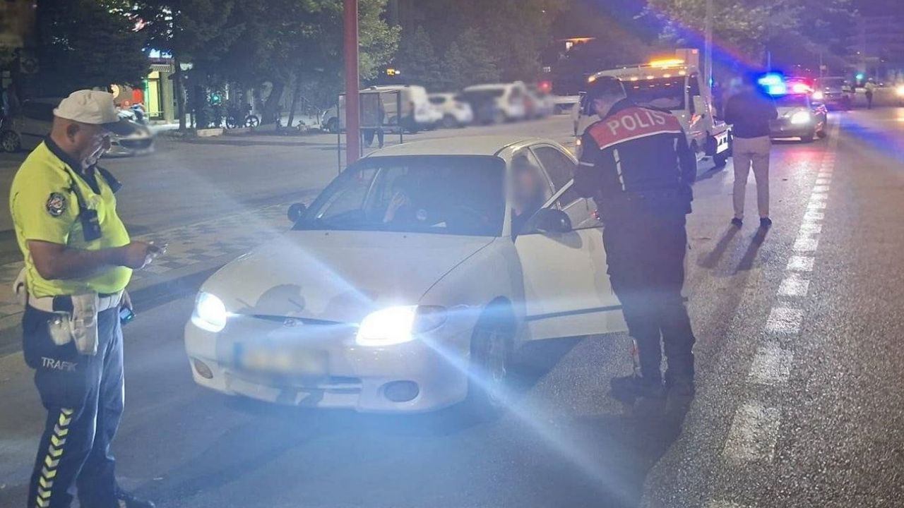 Afyonkarahisar'da trafik denetimlerinde 92 araca 1 milyon 638 bin lira ceza