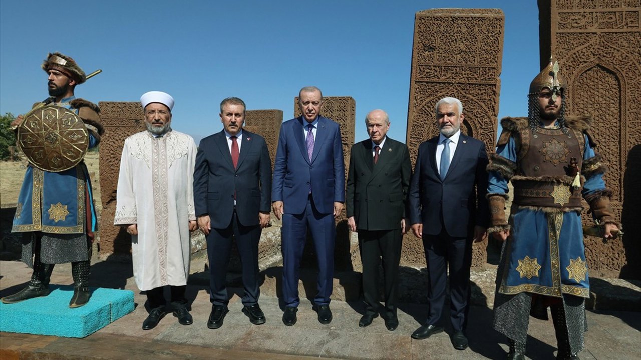 HÜDA PAR Genel Başkanı Yapıcıoğlu’ndan Malazgirt mesajı: Ortak paydamız İslam bizleri kardeş kılmıştır