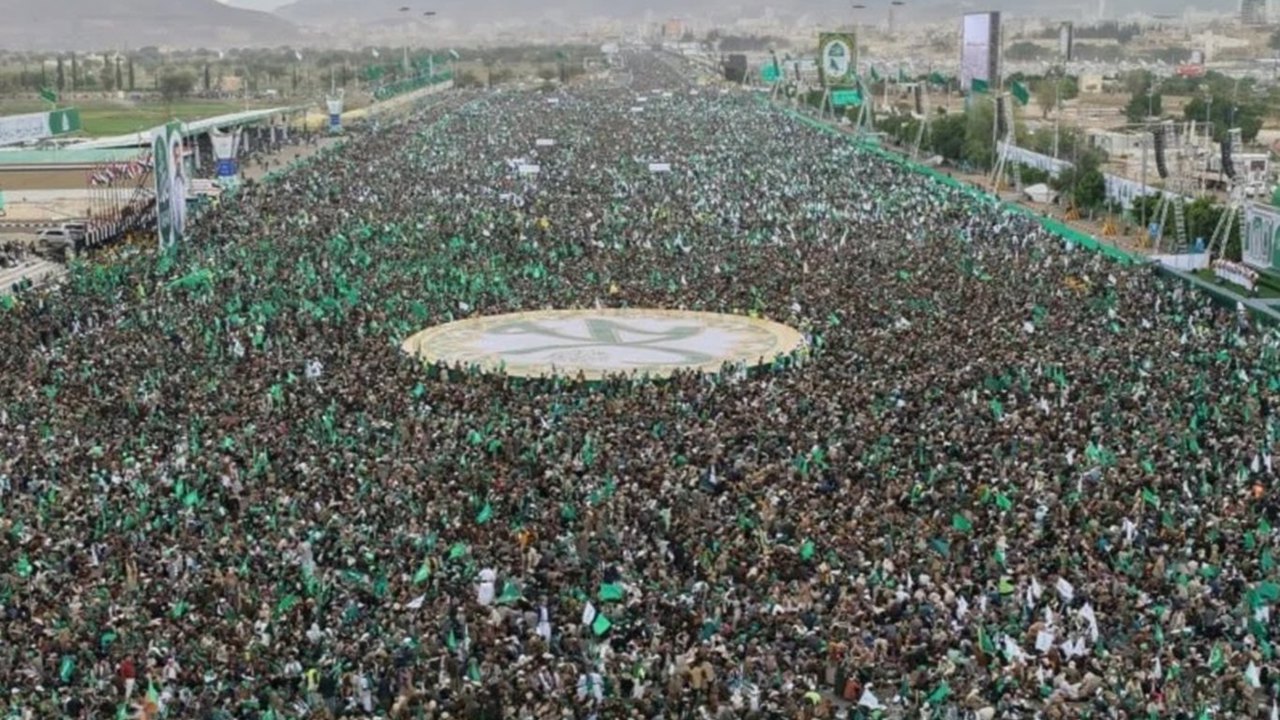 Yemen'de milyonlar Veladet-i Nebi'yi kutladı
