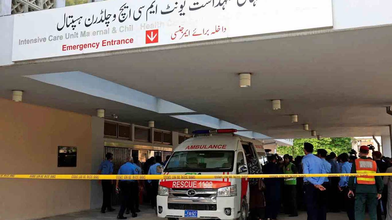 Pakistan'da bir hastanenin yenidoğan ünitesinde çıkan yangında 15 bebek hayatını kaybetti