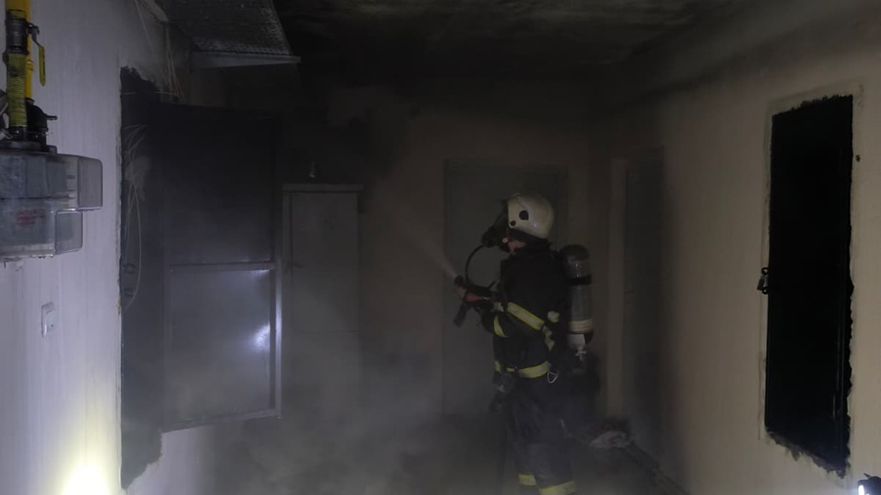 Elektrik panosunda çıkan yangın paniğe neden oldu