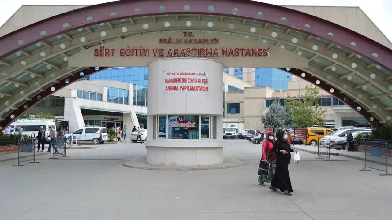 Siirt’te hastane önünde silahlı saldırı iddiası: Vurulan kişi başka araçla götürüldü