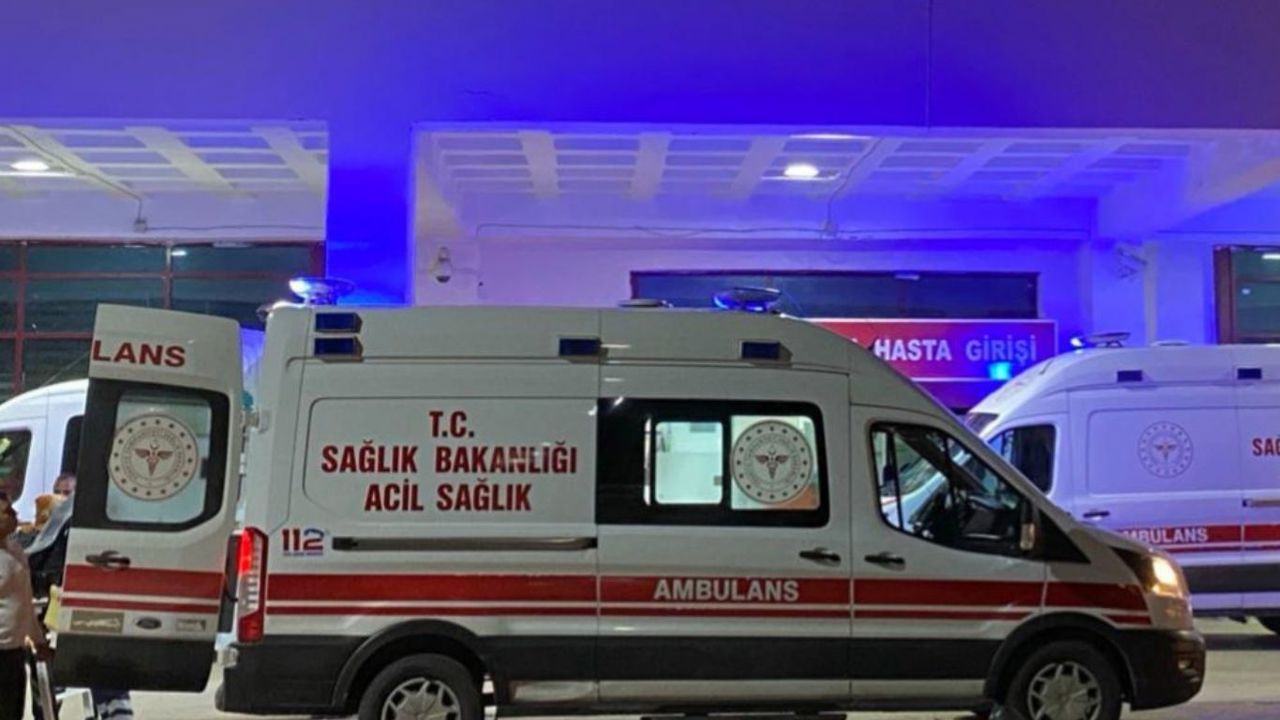 Tarsus'ta cip ile otomobil çarpıştı: 3 yaralı