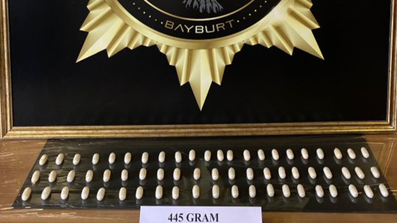 Bayburt’ta 445 gram metamfetamin ele geçirildi