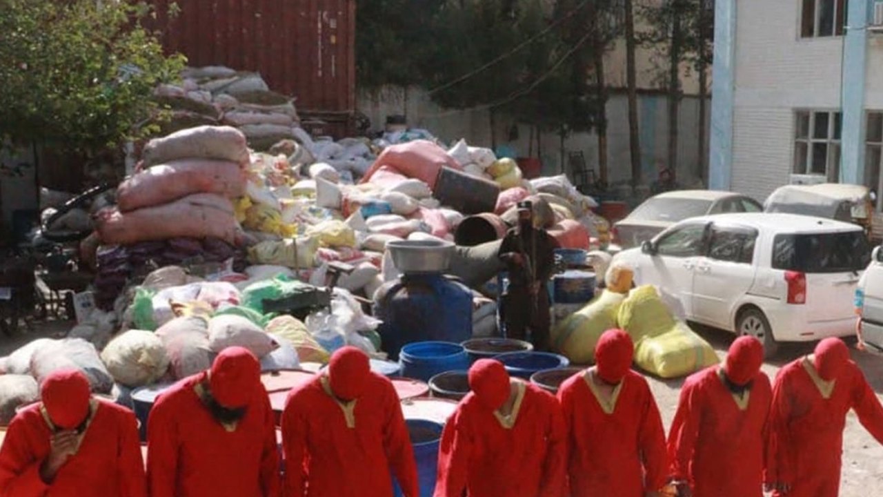 Afgan polisi 2,5 ton uyuşturucuyu imha etti