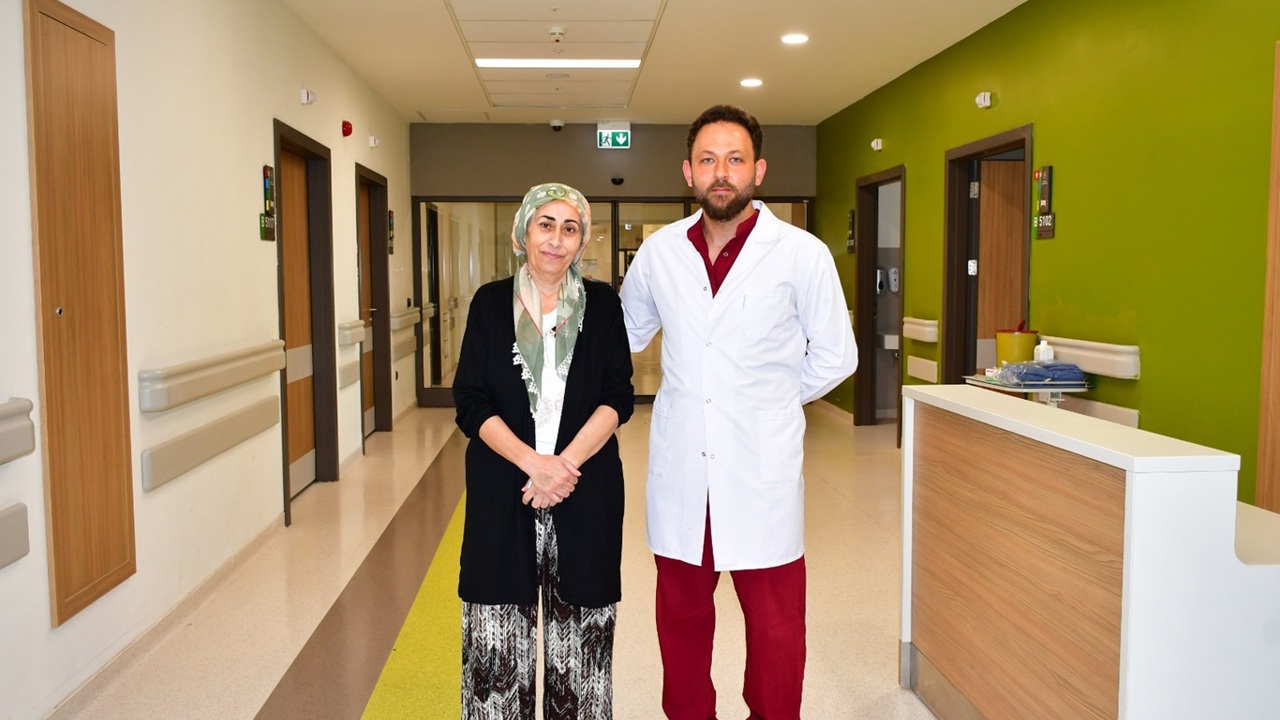 Gaziantep'te karın bölgesini dolduran 20 kilogramlık tümöre müdahale