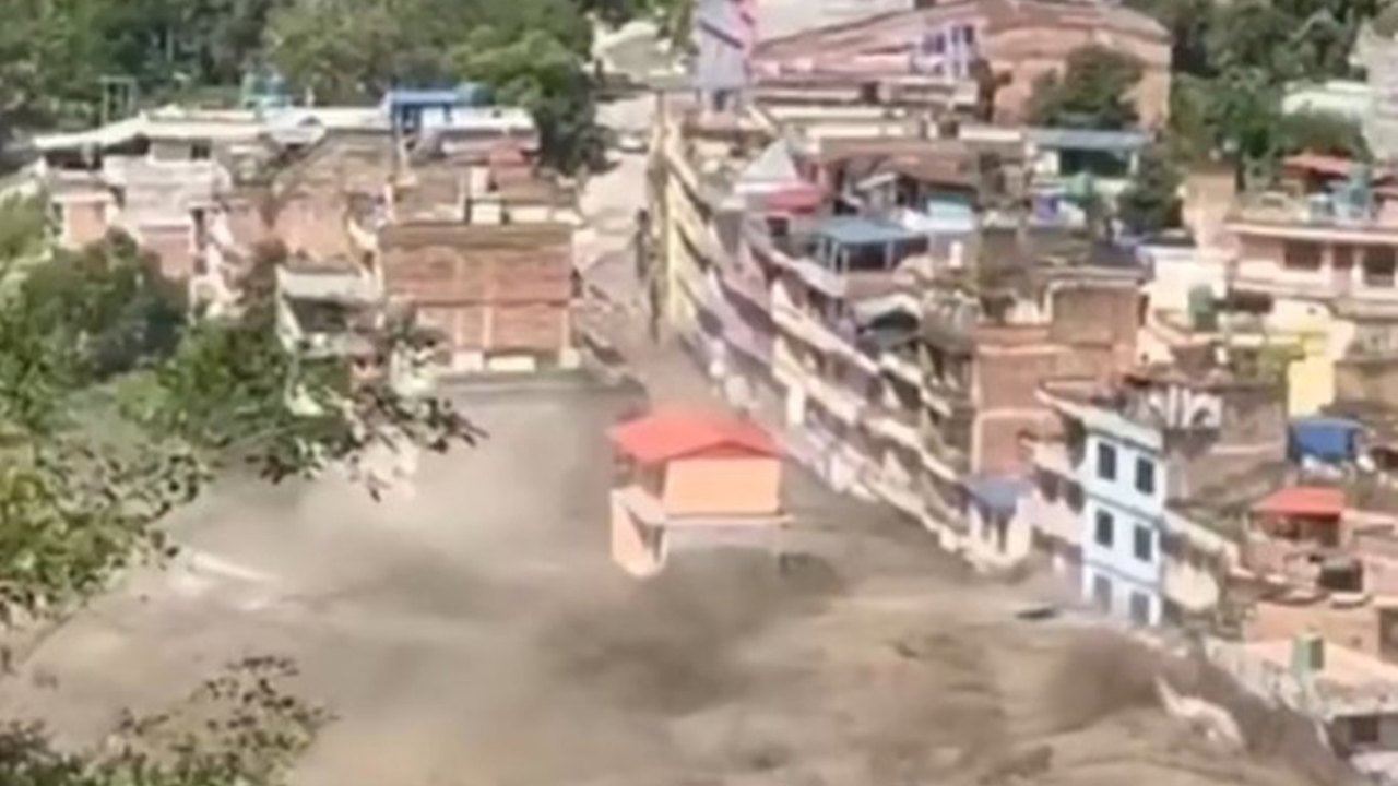 Nepal'de sel felaketinin ardından yaklaşık 2 bin kişi kayıp