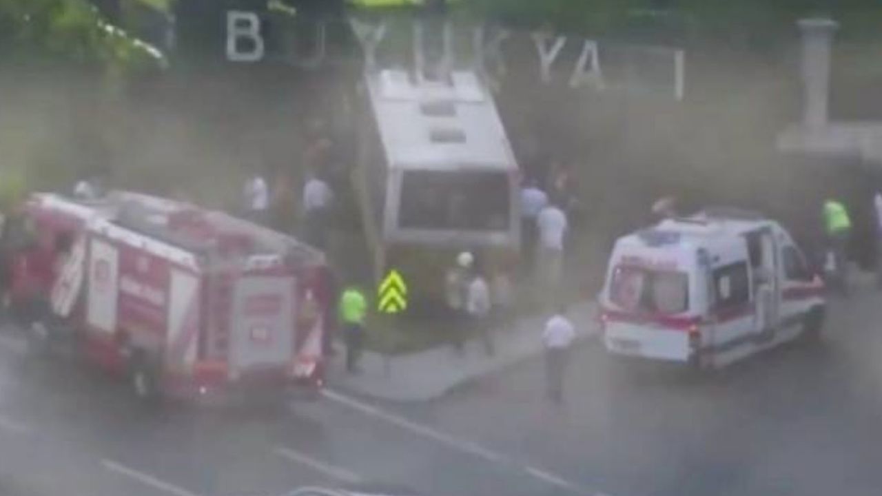 Zeytinburnu'nda İETT otobüsü duvara çarptı: 2 ölü, 16 yaralı
