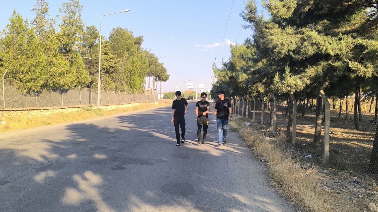 Mahalle sakinlerinden kaldırım talebi: Kazalar meydana gelmeden önlem alınmalı