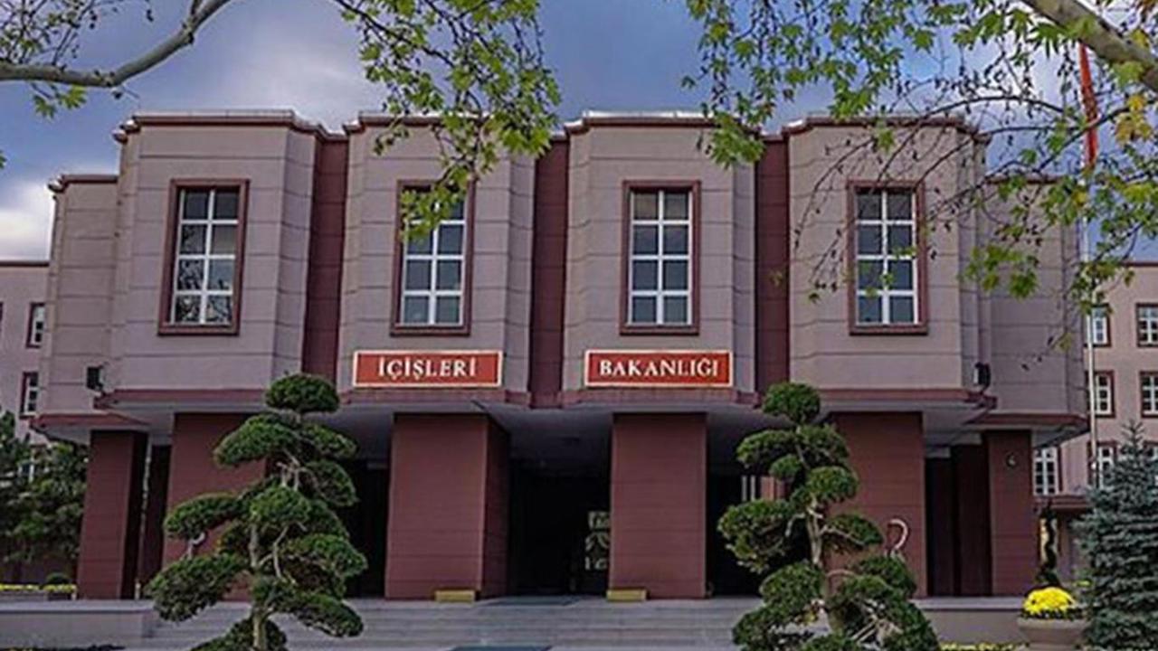 Girne açıklarında su alan yolcu gemisi için arama kurtarma çalışmaları sürüyor