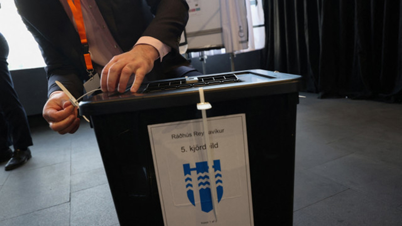 İzlanda'da AB'ye katılım referandumunda sandıktan "hayır" çıktı