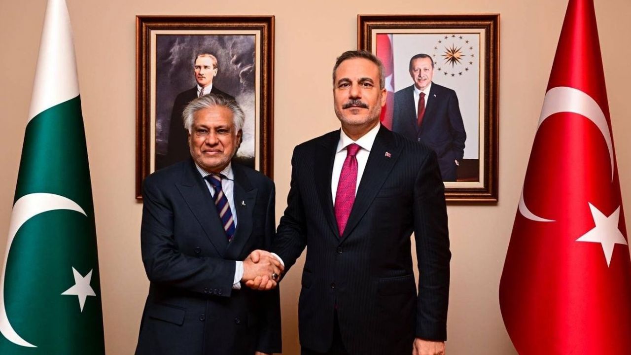 Dışişleri Bakanı Fidan, Pakistanlı mevkidaşı Dar ile İstanbul'da görüştü