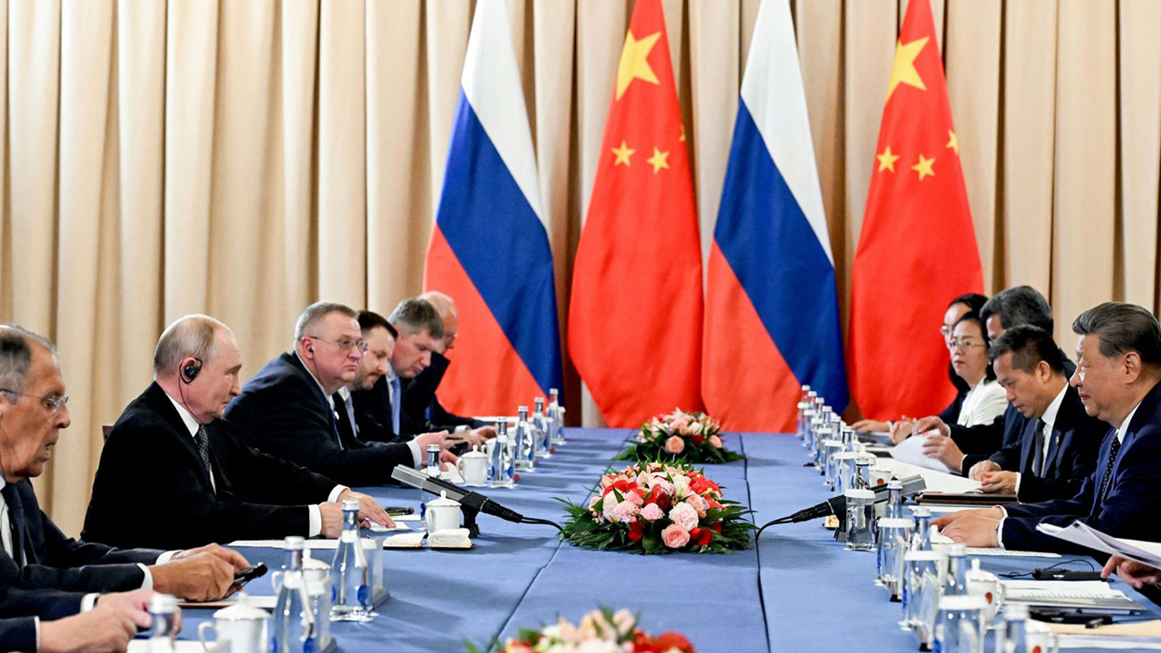 Xi Jinping ve Vladimir Putin Bişkek'te bir araya geldi