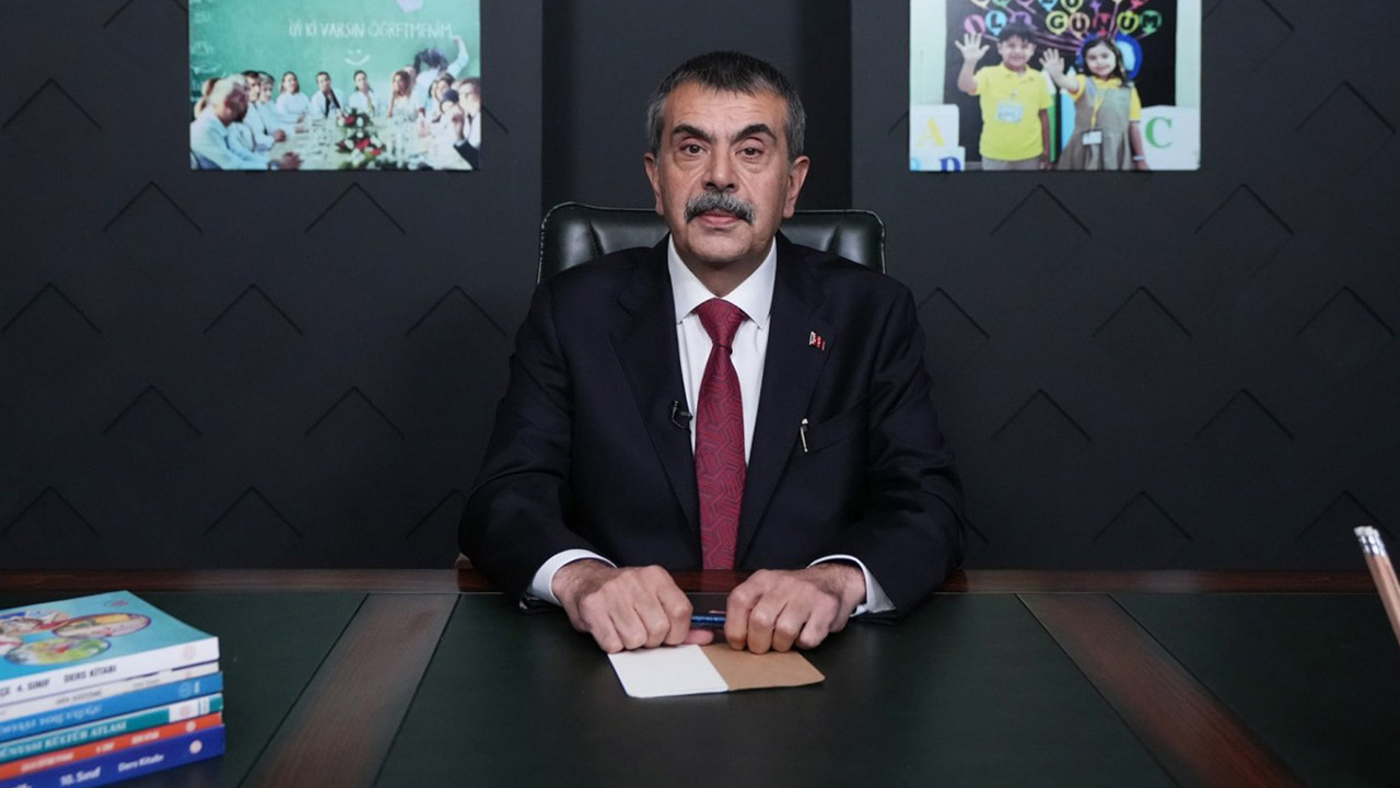 Bakan Tekin öğretmenlere seslendi: Eğitimin merkezinde yetkin ve erdemli insan var