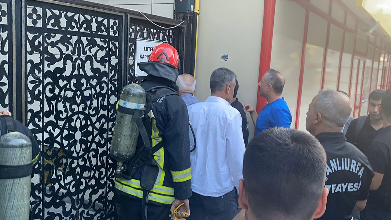 Şanlıurfa'da site otoparkında yangın
