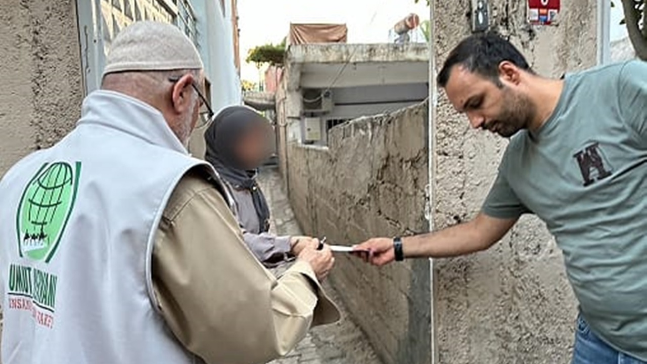 Umut Kervanı Batman'da mağdur ailelere nakdi yardım ulaştırdı
