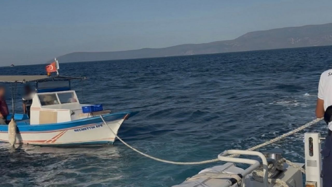 Motor arızası nedeniyle sürüklenen teknedeki 5 kişi kurtarıldı