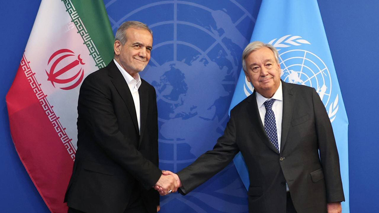 Guterres ve Pezeşkiyan SİÖ Zirvesi'nde buluştu