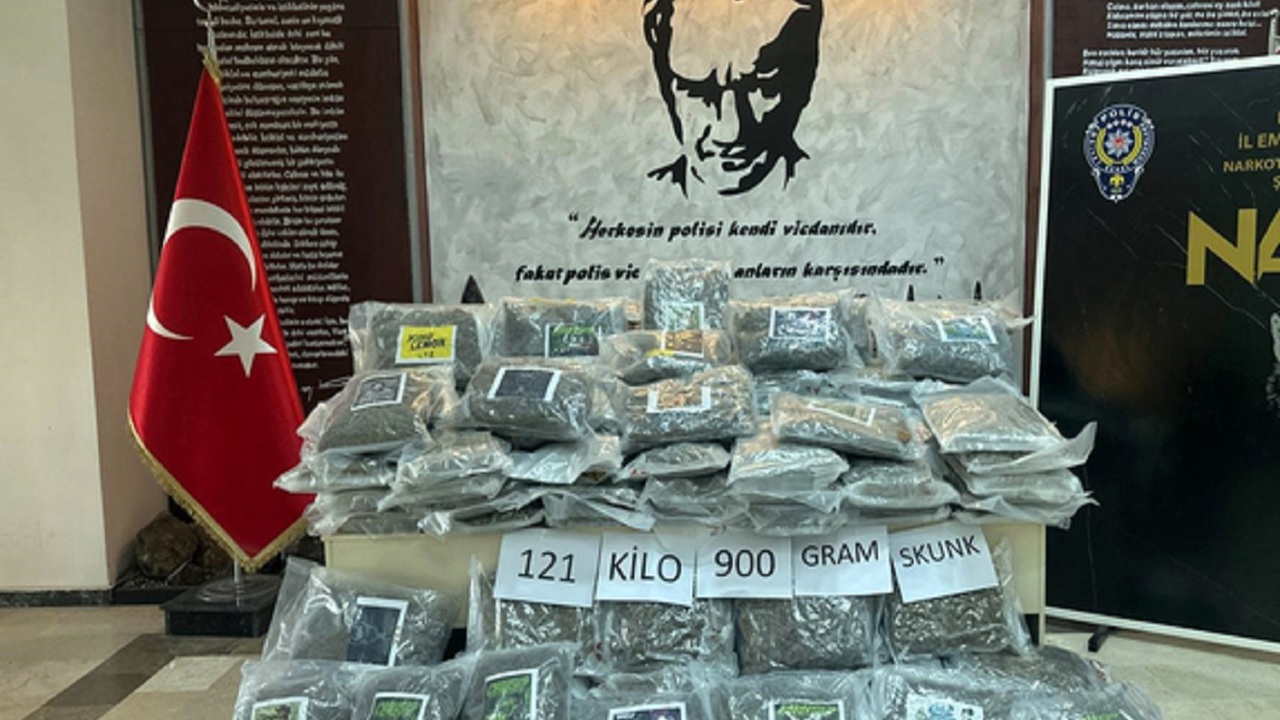 Hamzabeyli Sınır Kapısı’nda tırda121 kilogram skunk ele geçirildi