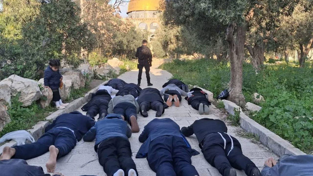 Mescid-i Aksa'da statükoyu değiştirme girişimi: "Yahudi bayramları dayatmanın aracı haline getiriliyor"