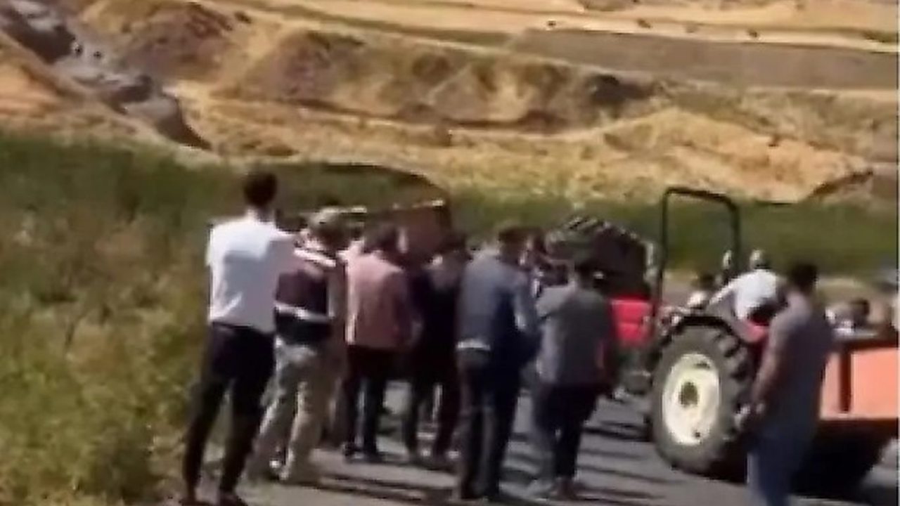 Siirt’te traktör devrildi: 4 yaralı