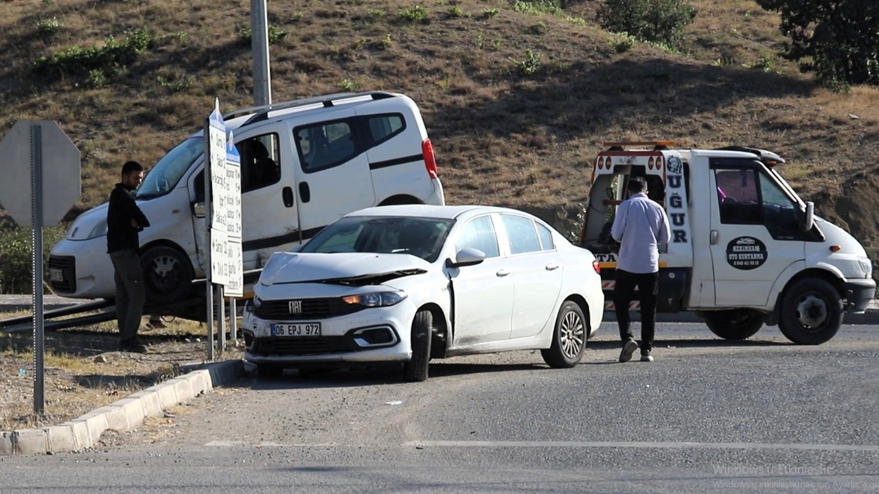 Hekimhan'da trafik kazası: 2 yaralı
