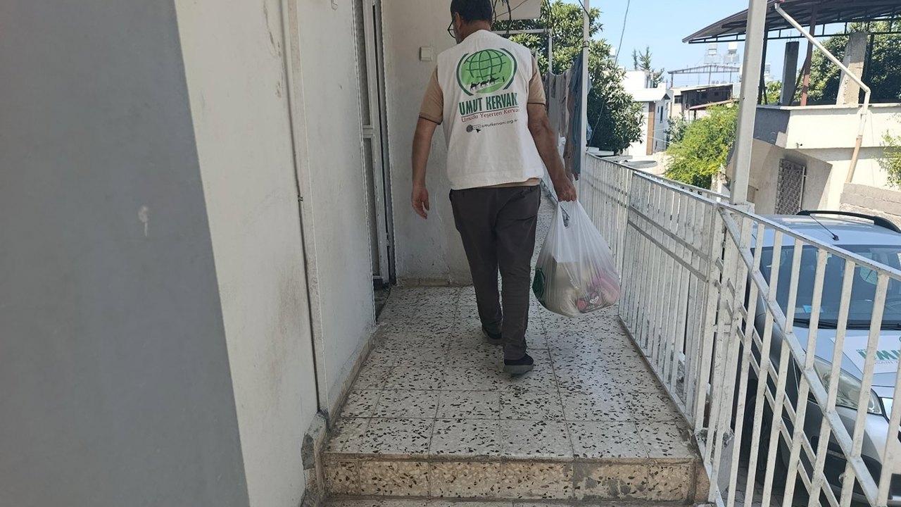 Umut Kervanı, Hatay'da gıda yardımlarını sürdürüyor