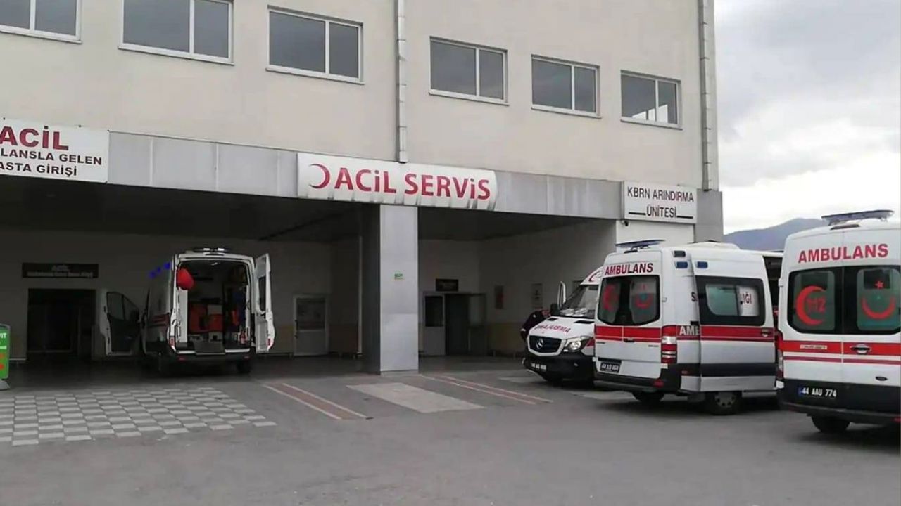 Malatya'da 2 otomobil çarpıştı: 4'ü çocuk 5 yaralı