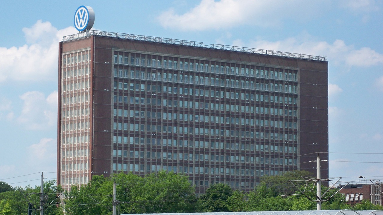 Volkswagen'de kriz derinleşiyor: 50 bin çalışan işini kaybedecek, 4 fabrikada üretim sona erecek