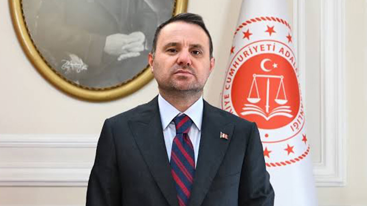 Bakan Gürlek: Kişisel verilerin yasa dışı kullanıldığı soruşturmada 31 avukat hakkında gözaltı kararı