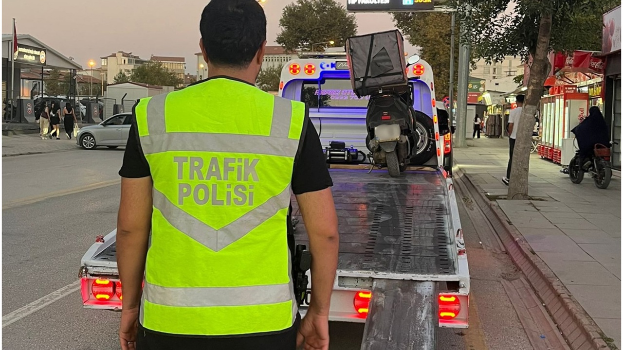 60 gün trafikten menedilen motosiklet sürücüsünün ehliyetine el konuldu