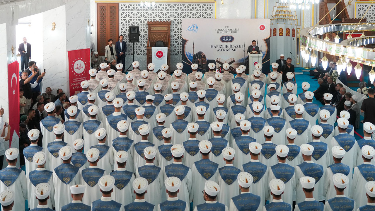 Hakkâri’de 300 öğrenci icazet aldı