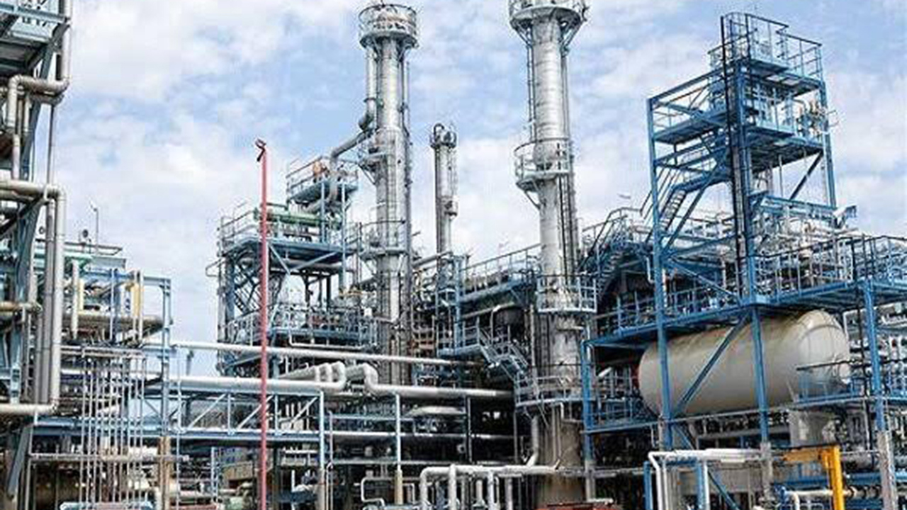 İran petrol rafinerilerini yeniden inşa etti