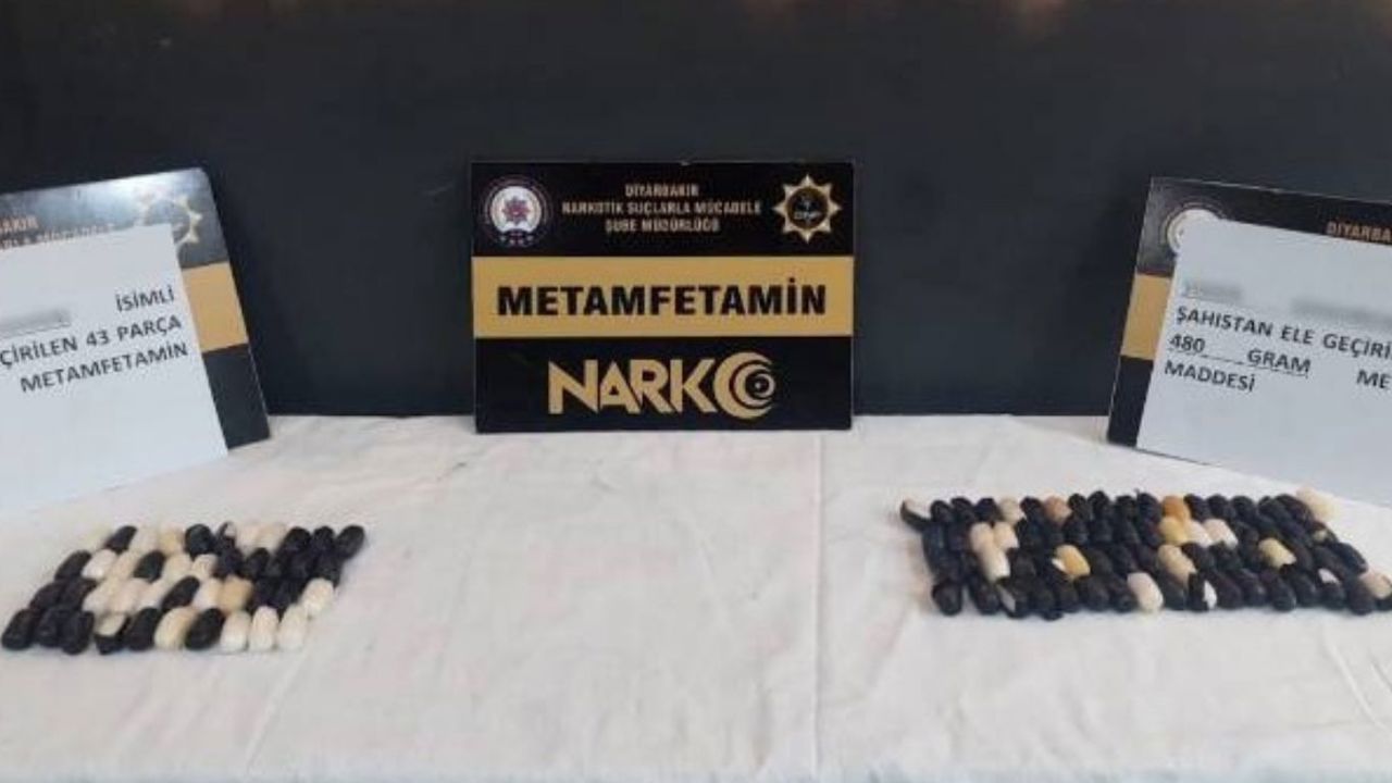 Diyarbakır'da midelerinde 112 kapsül uyuşturucu taşıyan 2 şüpheli tutuklandı