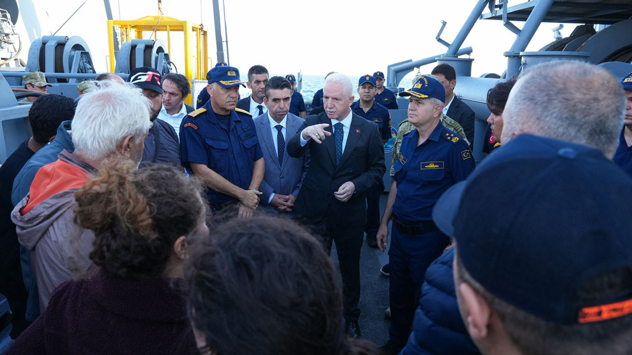 Silivri açıklarında gemi kazasında mürettebat için arama çalışmaları sürüyor