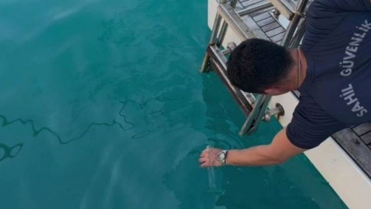 Antalya'da denizi kirleten tekneye 220 bin lira ceza