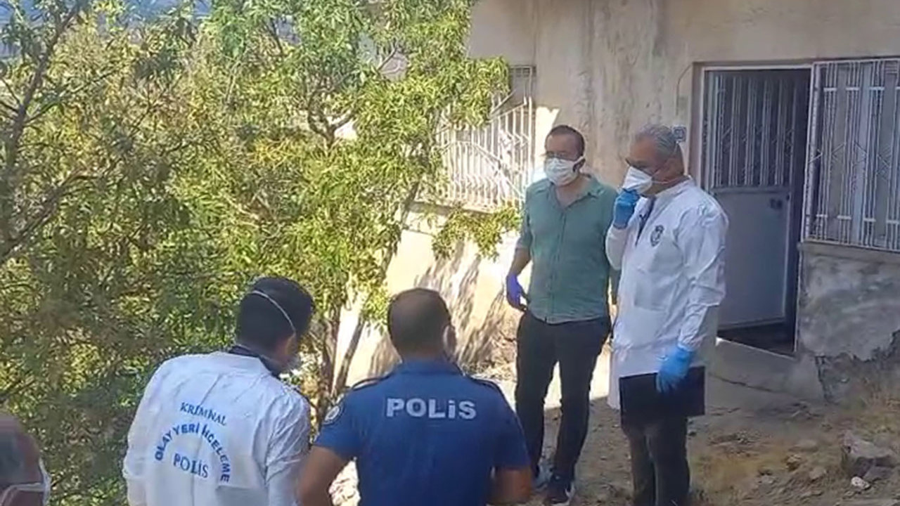 Kendisinden haber alınamayan emekli öğretmen evinde ölü bulundu